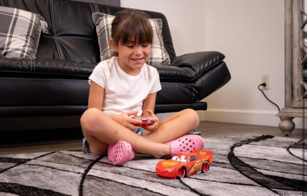Jada Toys Pixar Cars 1:24 Lightning McQueen RC Remote Control Car 2,4 GHz Juguetes rojos para niños - Imagen 5