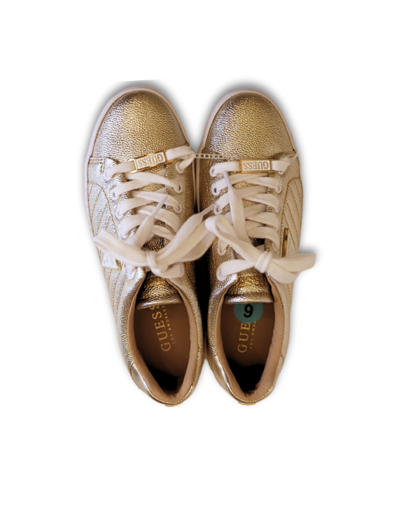ZAPATILLA GUESS DORADA - Imagen 2